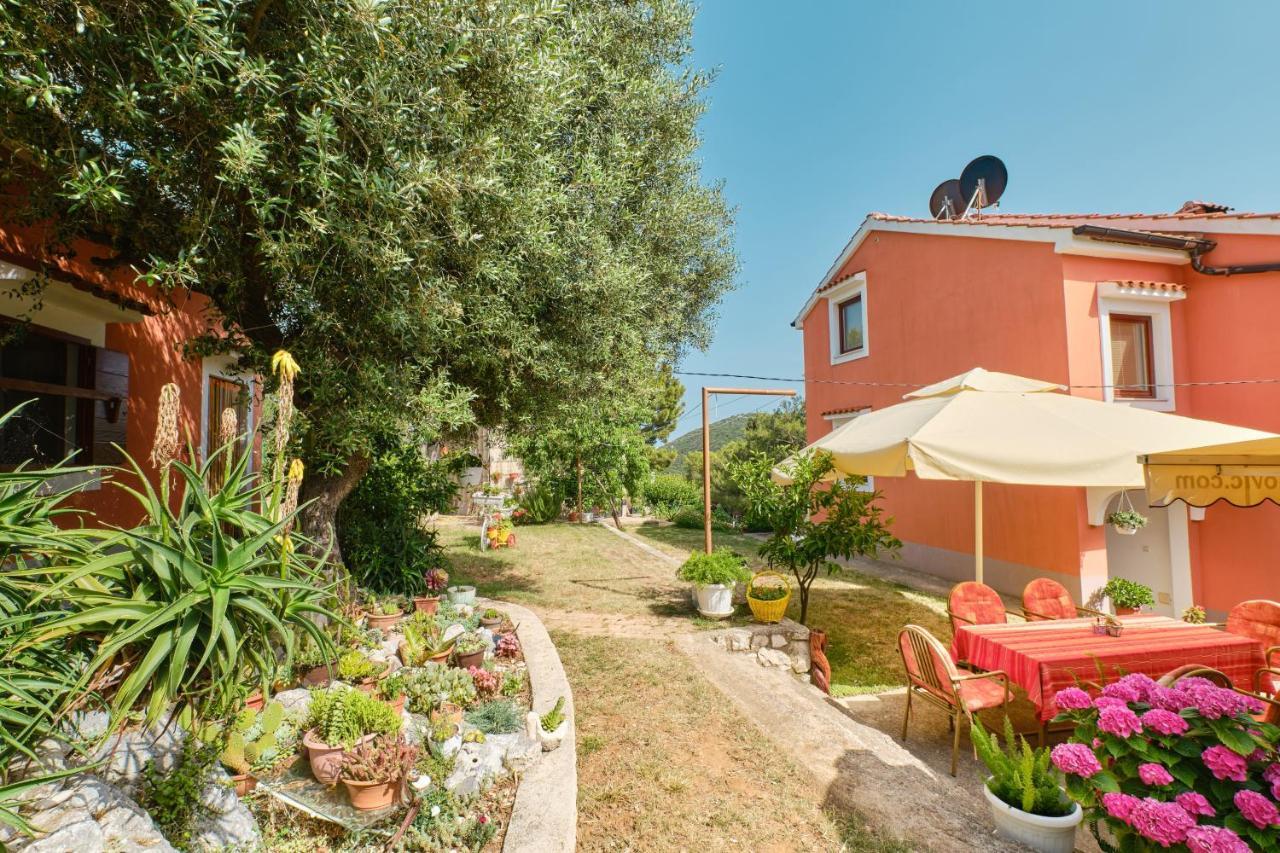 Apartments With A Parking Space Cunski, Losinj - 7867 Buitenkant foto